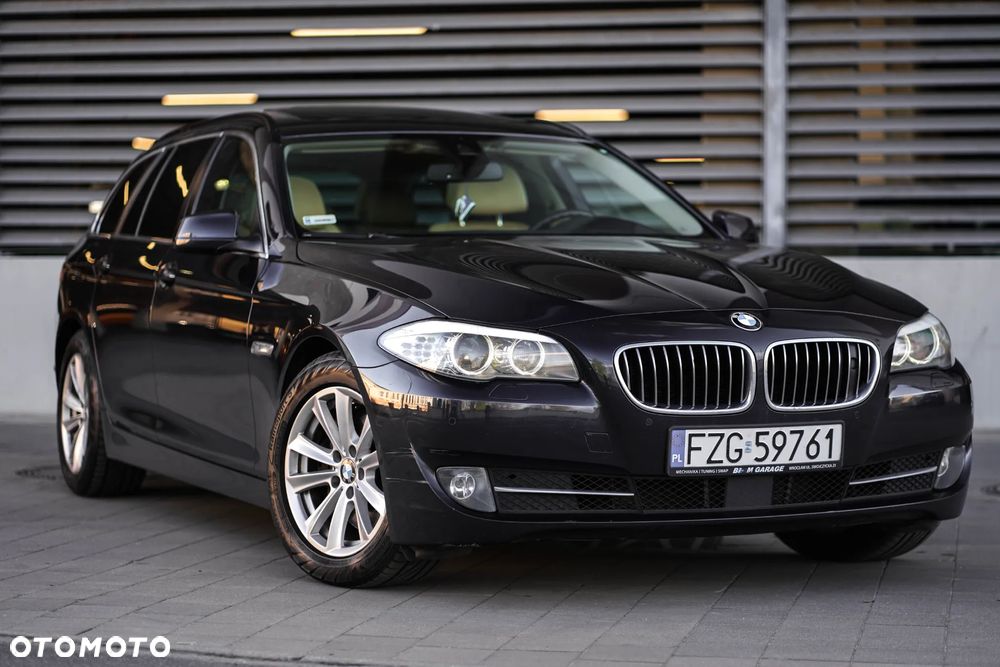 BMW Seria 5 525d xDrive Luxury Line - 9