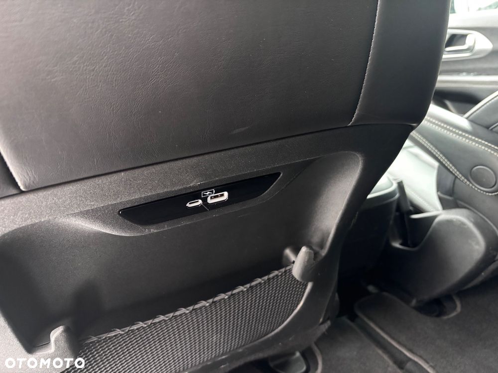 Chrysler Pacifica - 11