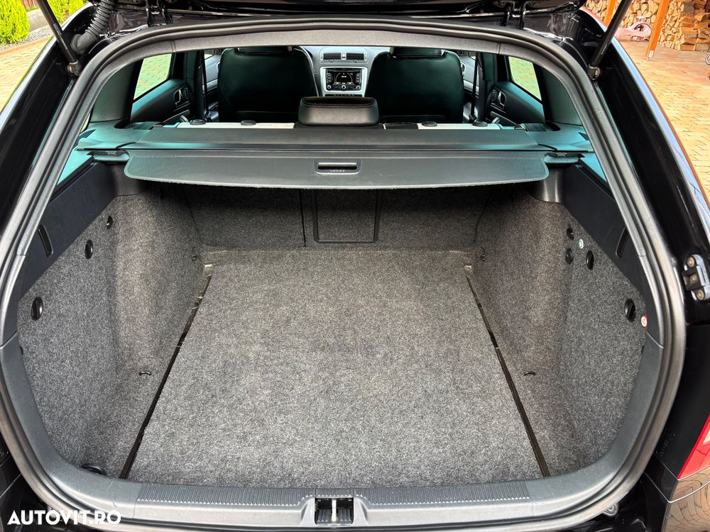 Skoda Octavia Combi 2.0 TDI RS - 18