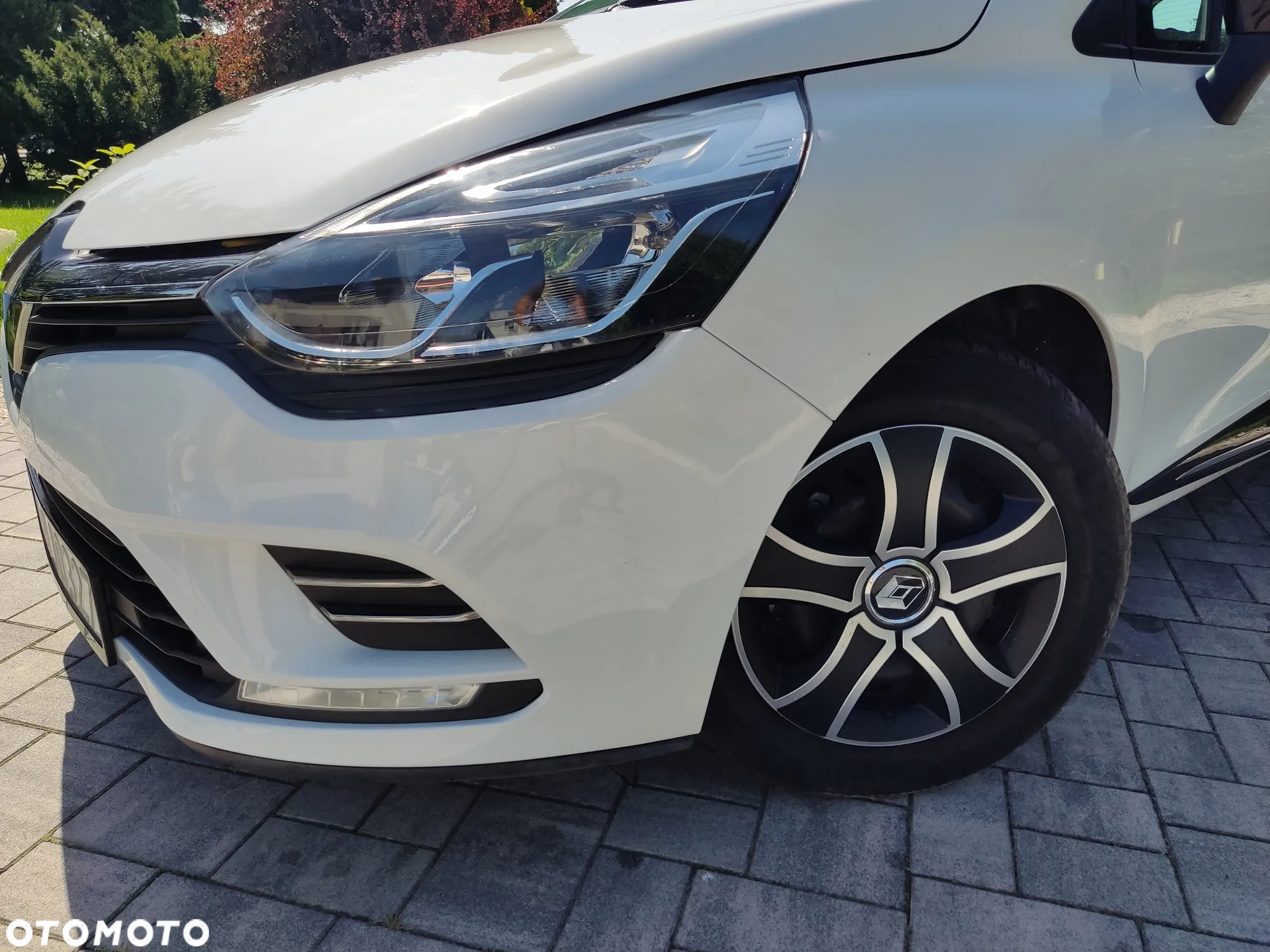 Renault Clio 1.2 16V Limited EU6 - 13