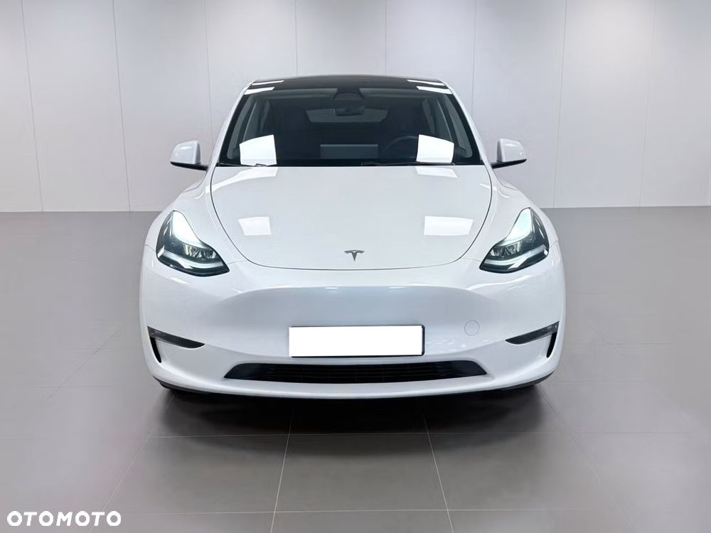 Tesla Model Y Long Range AWD - 8