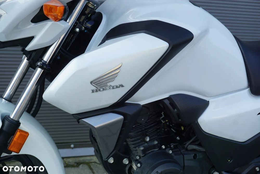 Honda CB - 12