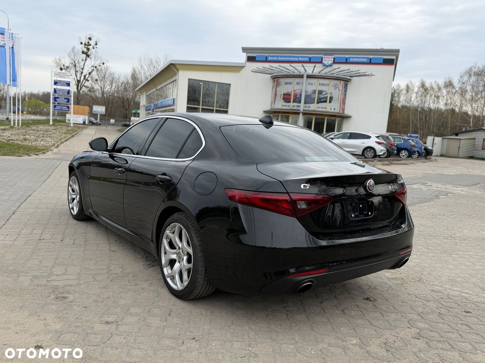 Alfa Romeo Giulia - 5