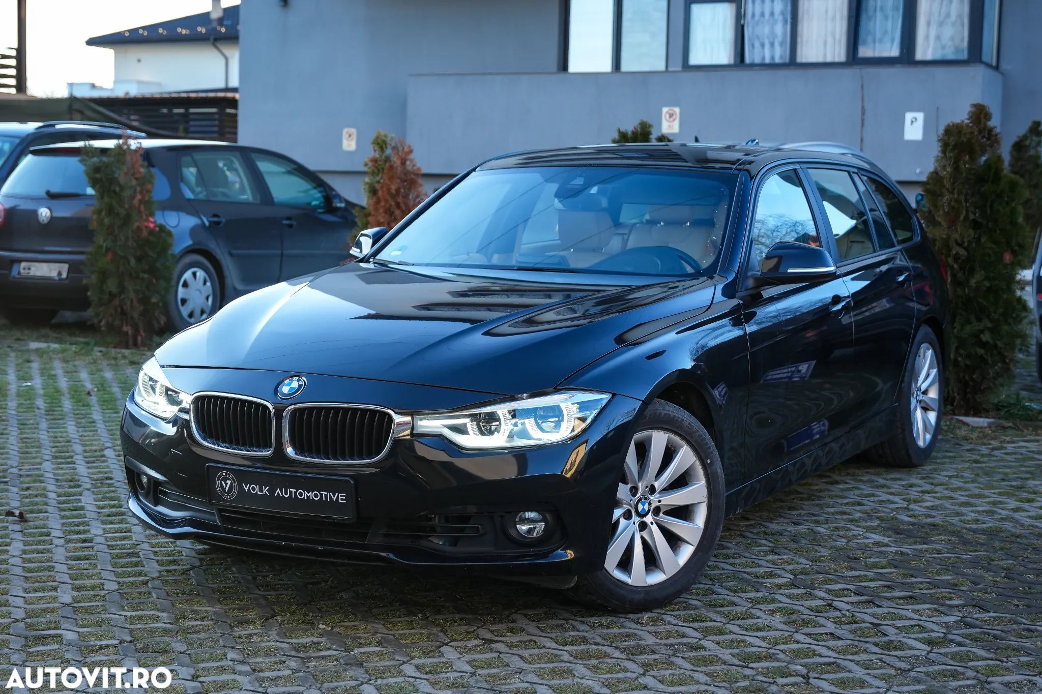 BMW Seria 3 318i Touring - 1
