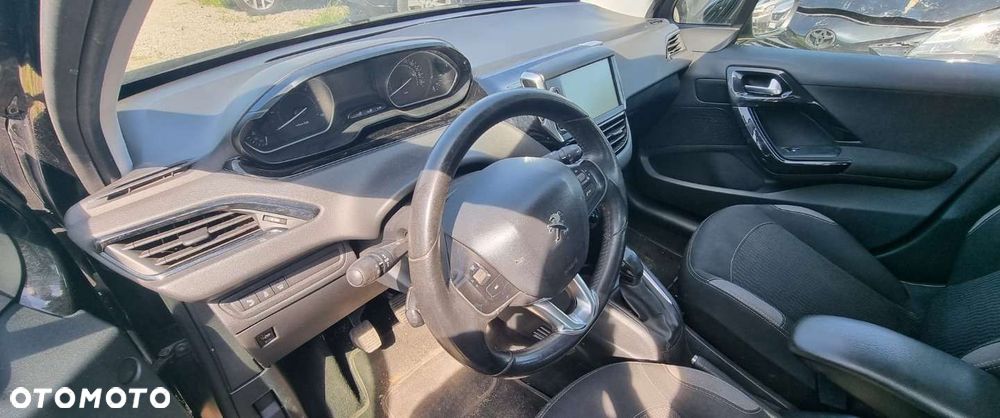 Peugeot 208 - 11