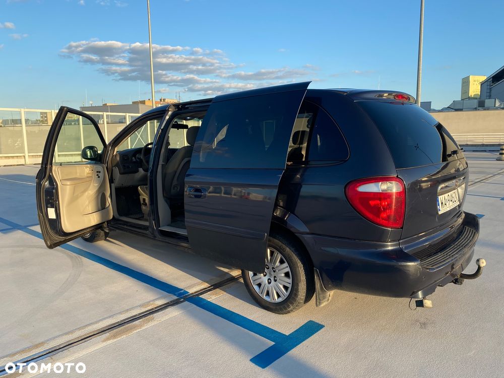 Chrysler Town & Country 3.3 LX - 5