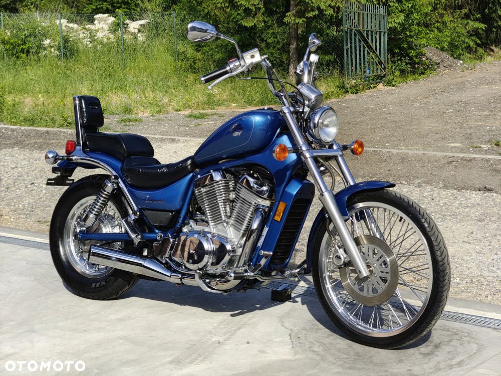 Suzuki Intruder - 1