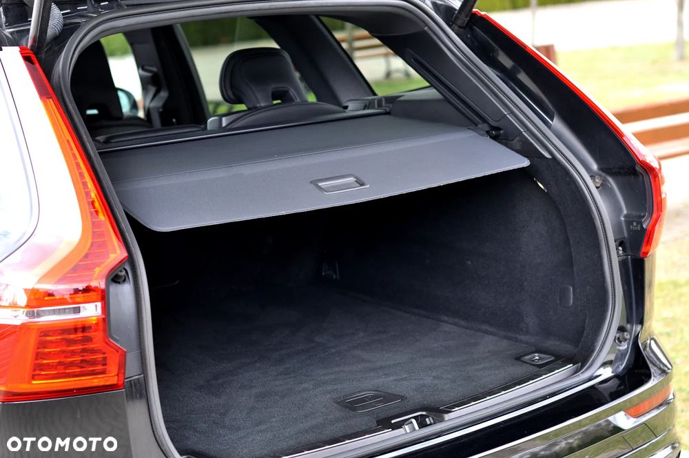 Volvo XC 60 B4 B Plus Dark - 21