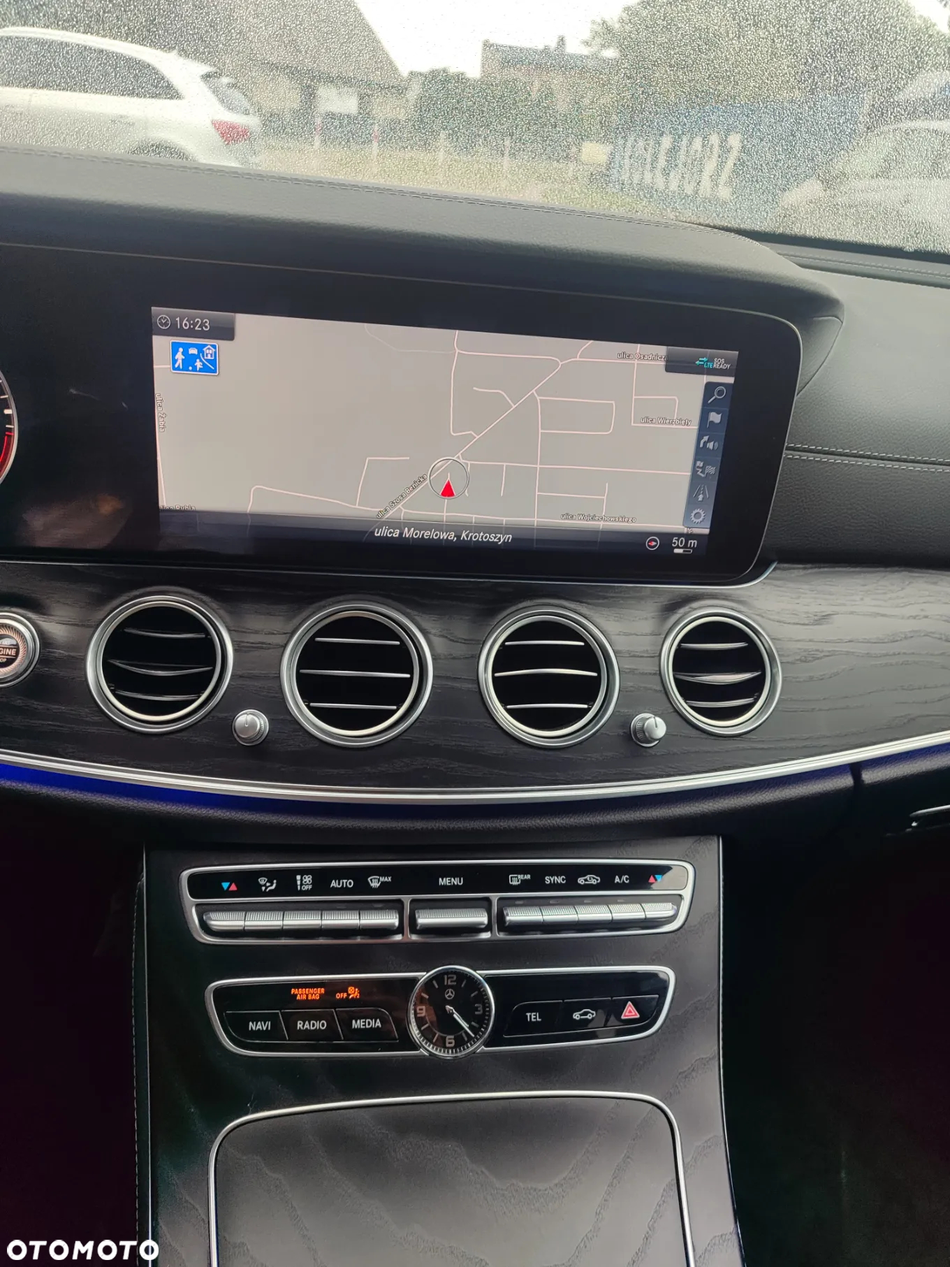 Mercedes-Benz Klasa E 300 d T 9G-TRONIC - 11