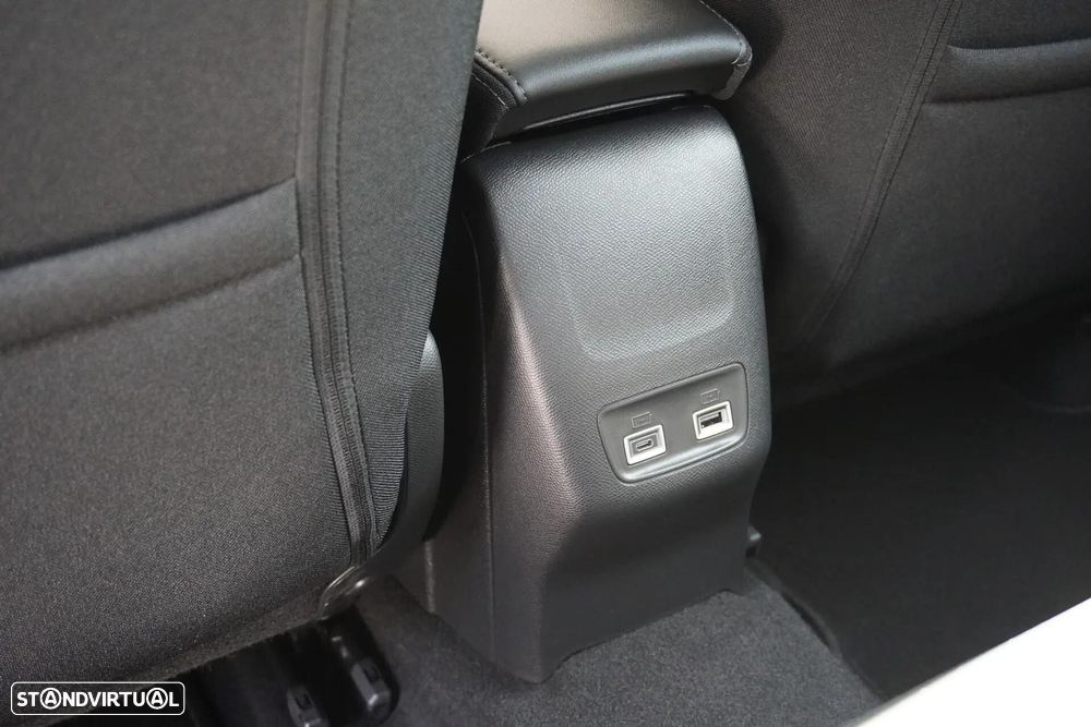 Peugeot 208 - 21