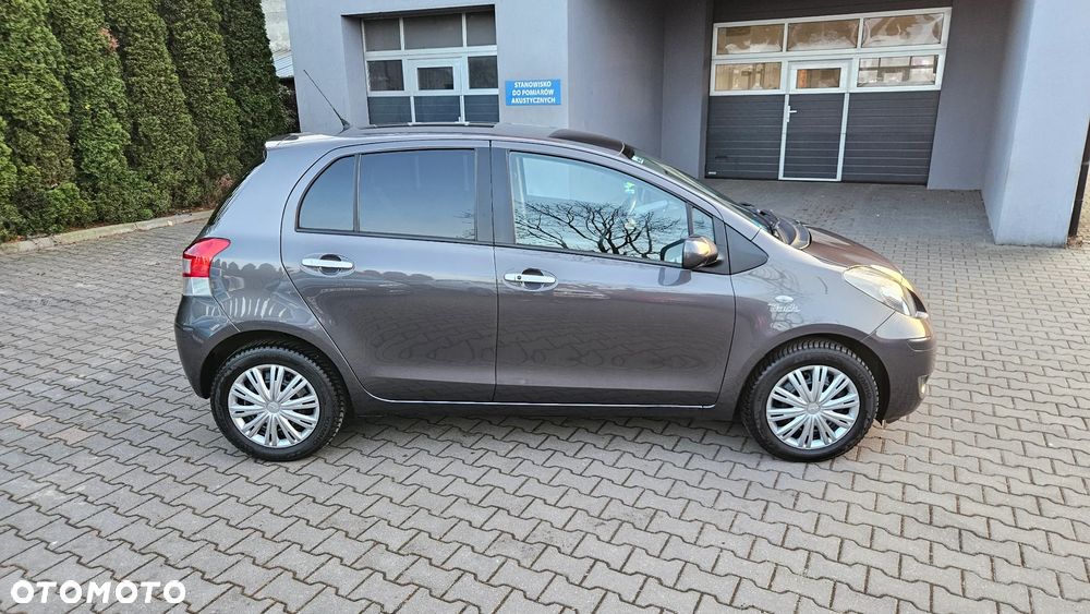 Toyota Yaris 1.33 VVT-i Executive - 5