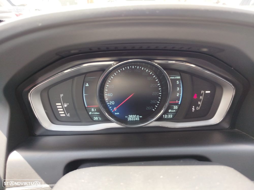 Volvo XC 60 2.0 D4 R-Design Geartronic - 6