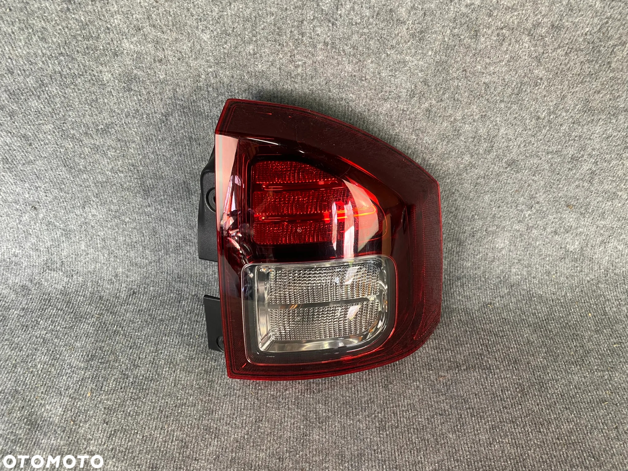 LAMPA TYLNA TYŁ PRAWA - JEEP COMPASS I LIFT LED 13-16 - 2