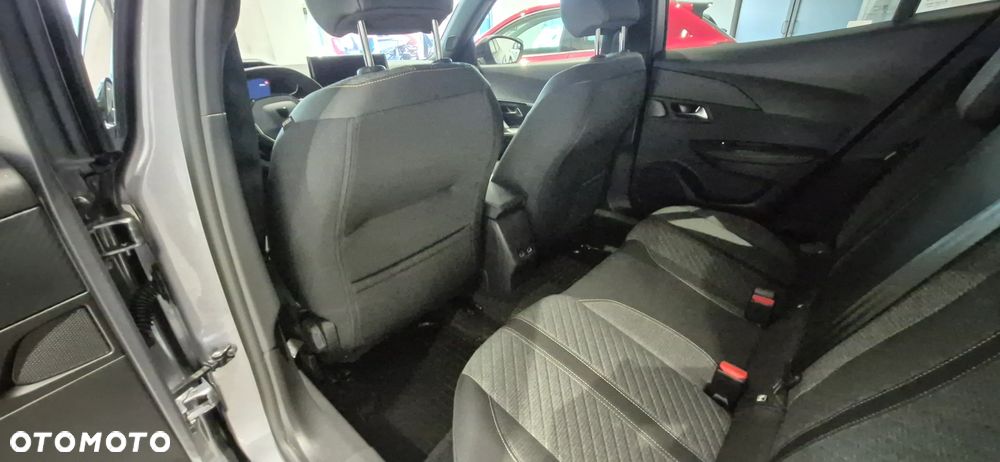 Peugeot 2008 PureTech 130 Allure S&S EAT8 - 28