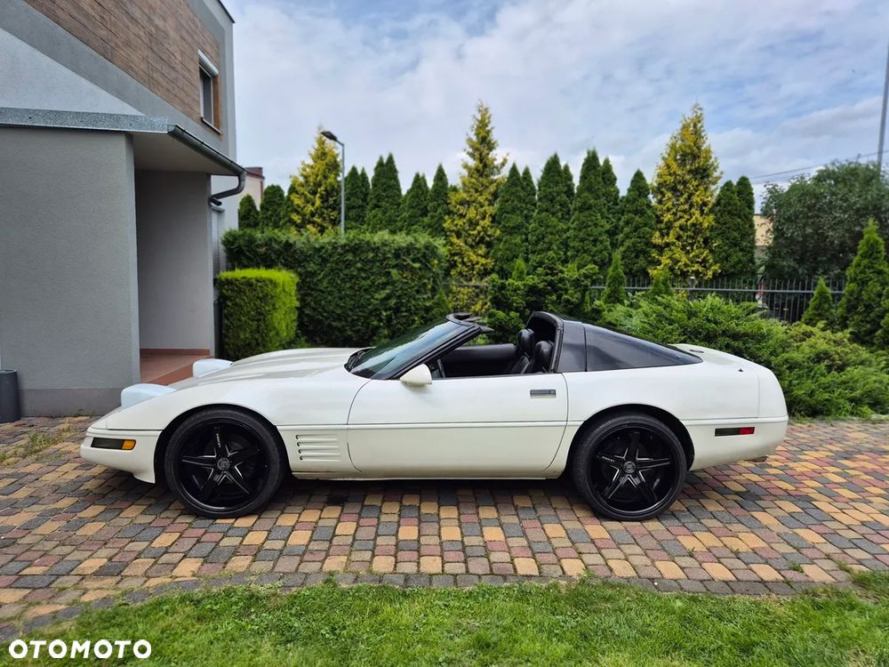 Chevrolet Corvette - 11