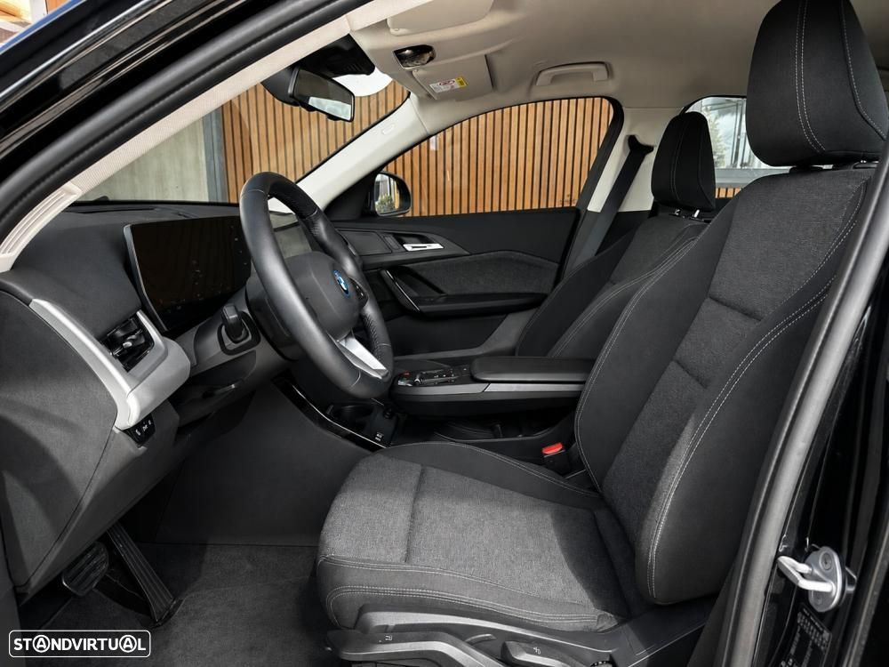 BMW iX2 eDrive20 — fotografia 14