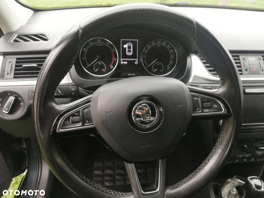 Skoda RAPID 1.4 TSI Ambition DSG - 9