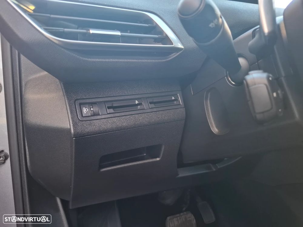 Peugeot 3008 PureTech 130 Stop & Start GPF EAT8 Active Business-Pack - 24