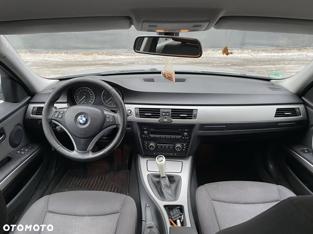 BMW Seria 3 318i - 7