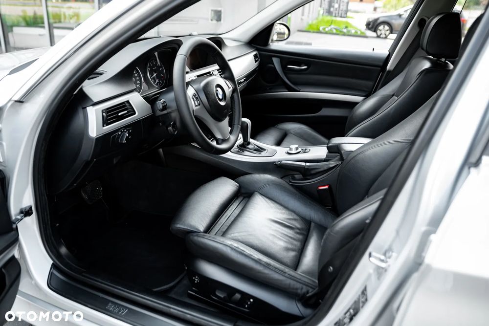 BMW Seria 3 330xi - 16