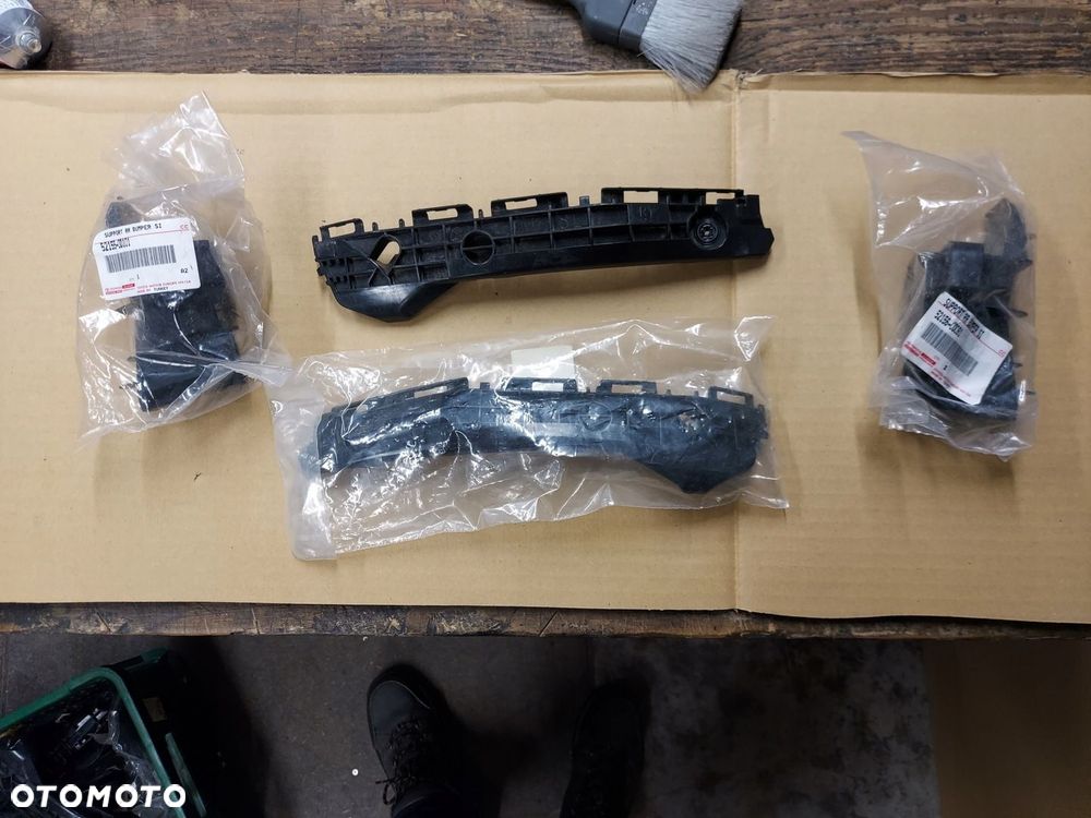 Toyota Yaris III 14-17 Ślizg Zderzaka Tył LR