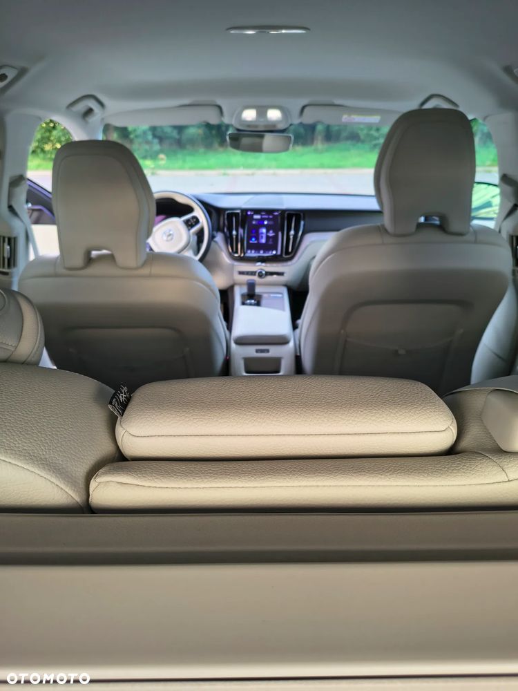 Volvo XC 60 B4 B Plus Dark - 14