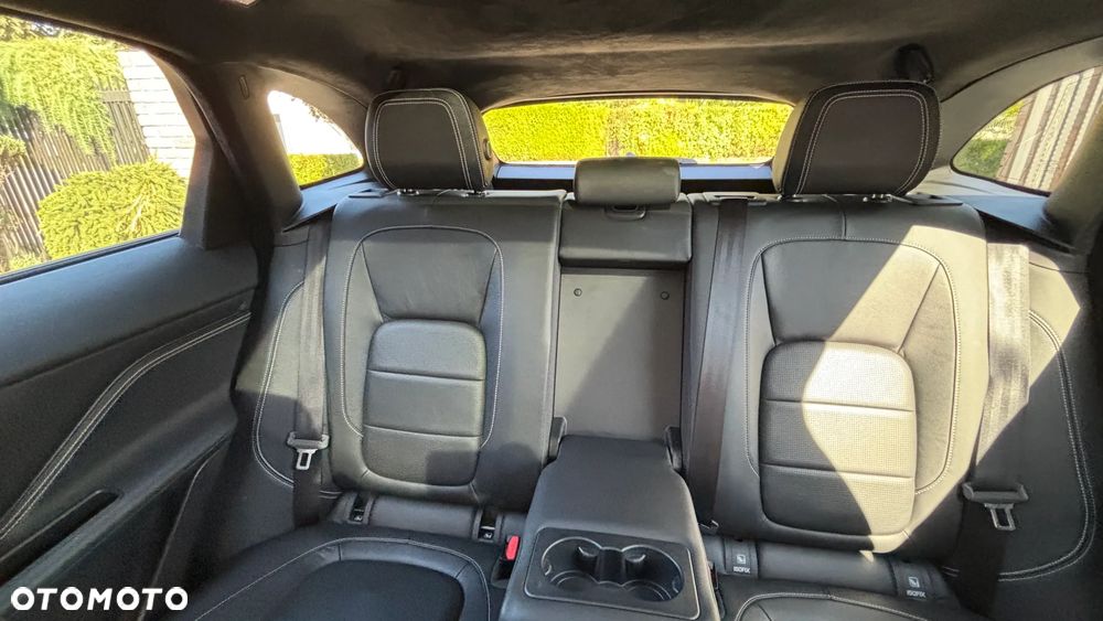 Jaguar F-Pace - 27