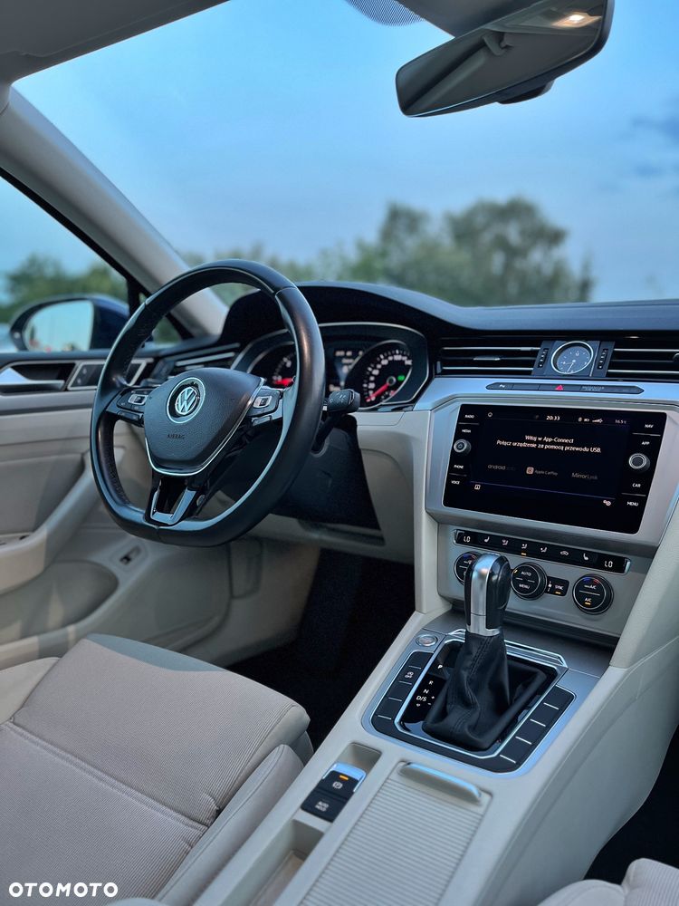 Volkswagen Passat 2.0 TDI SCR Comfortline DSG - 16