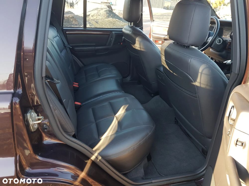 Jeep Grand Cherokee - 12