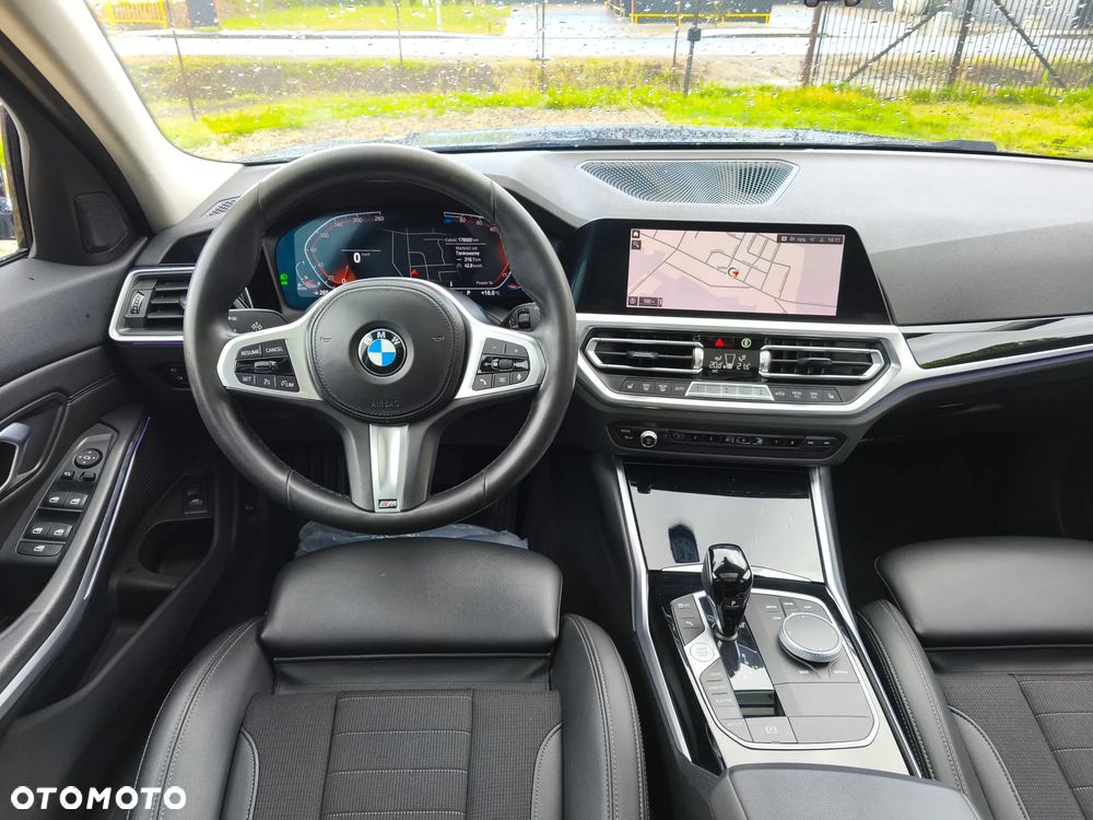 BMW Seria 3 320d Edition M Sport Shadow - 27