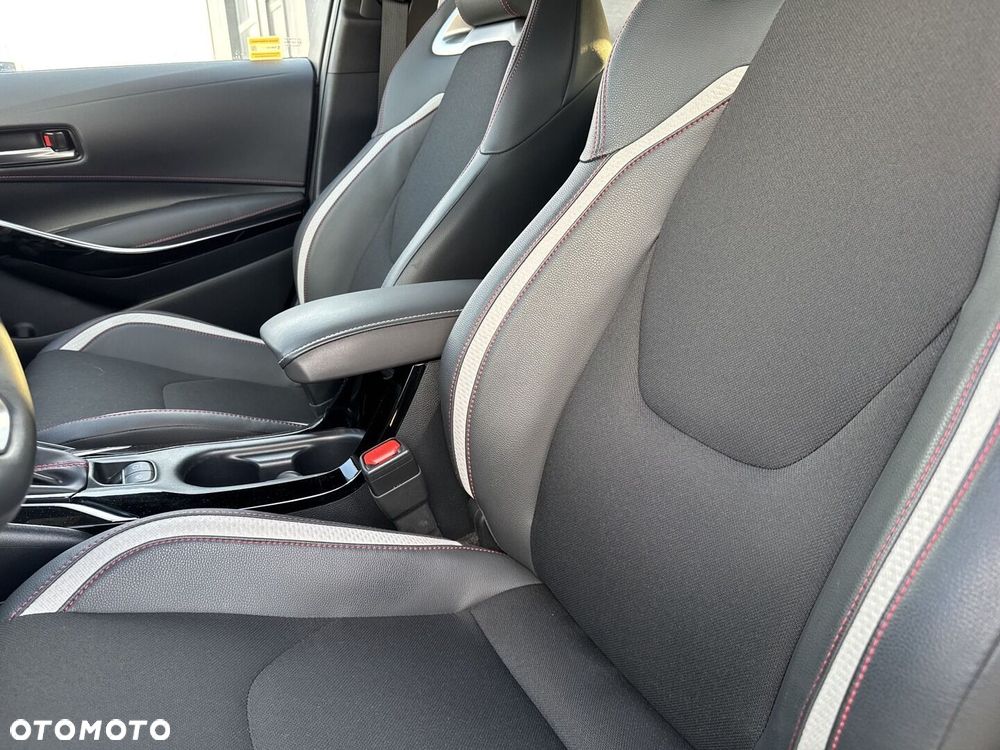 Toyota Corolla 2.0 Hybrid GR Sport Dynamic - 13
