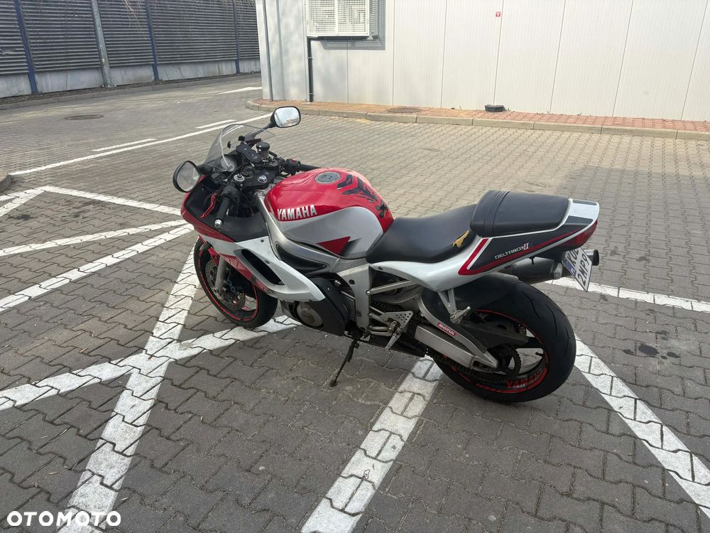 Yamaha R6 - 6