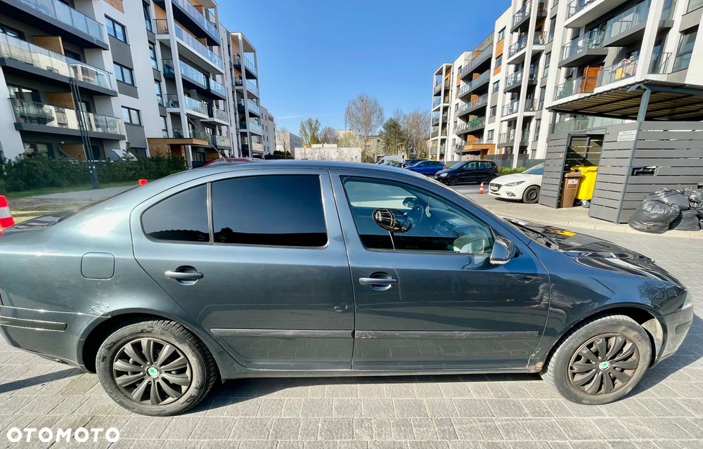 Skoda Octavia 1.6 Ambiente - 17