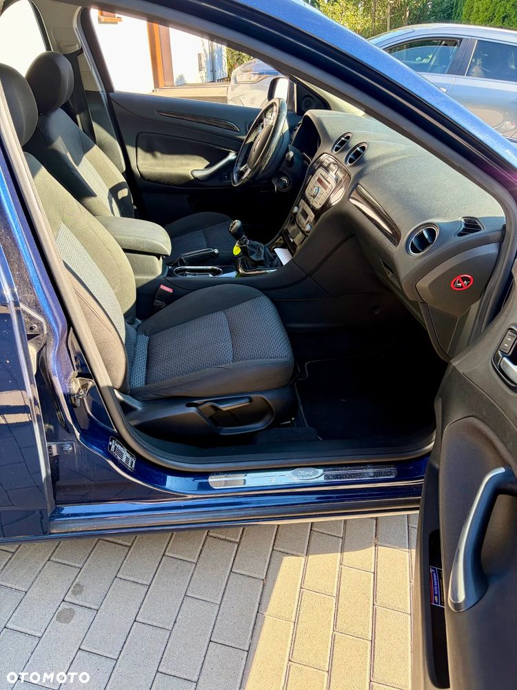 Ford Mondeo 2.0 Ghia - 17