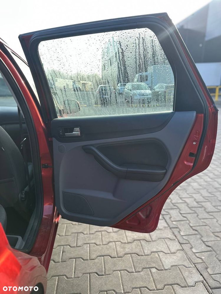 Ford Focus 1.6 Ti-VCT Ghia - 12