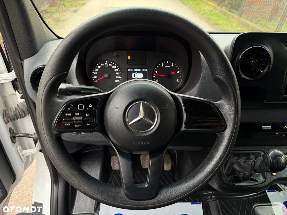 Mercedes-Benz SPRINTER - 24