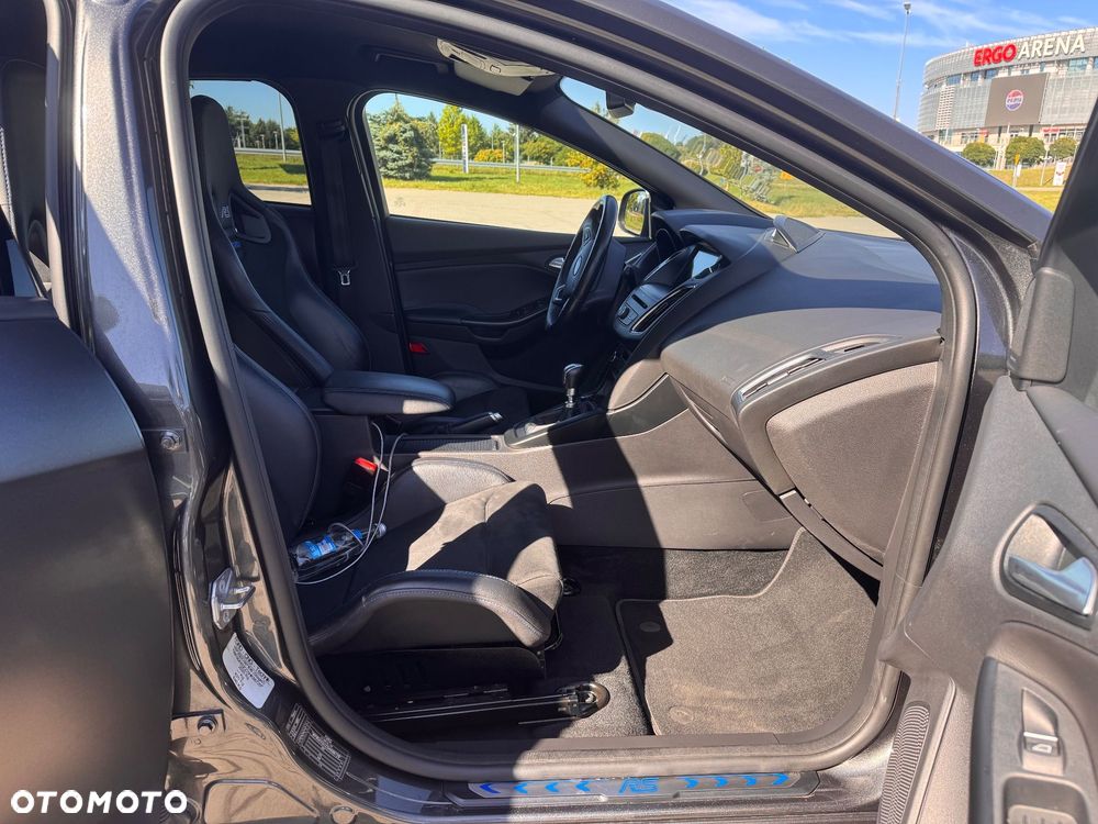 Ford Focus 2.3 EcoBoost RS - 17