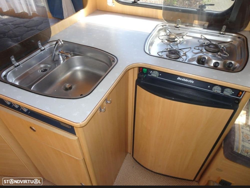 Dethleffs Globetrotter CAMA FRANCESA E COZINHA EM L - 9