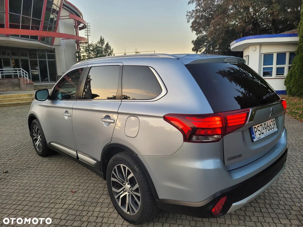 Mitsubishi Outlander 2.2 DI-D 4WD Automatik Diamant Edition - 3