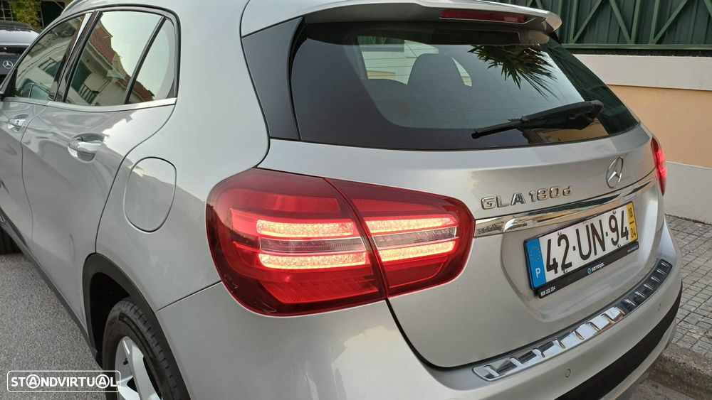 Mercedes-Benz GLA 180 d Urban - 8