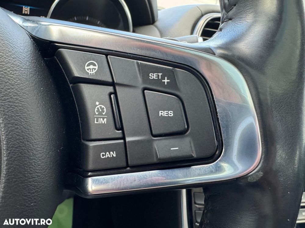 Jaguar XE - 24