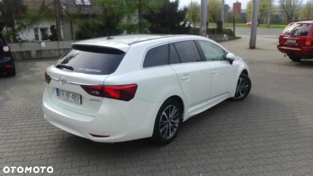 Toyota Avensis 2015 photo 3