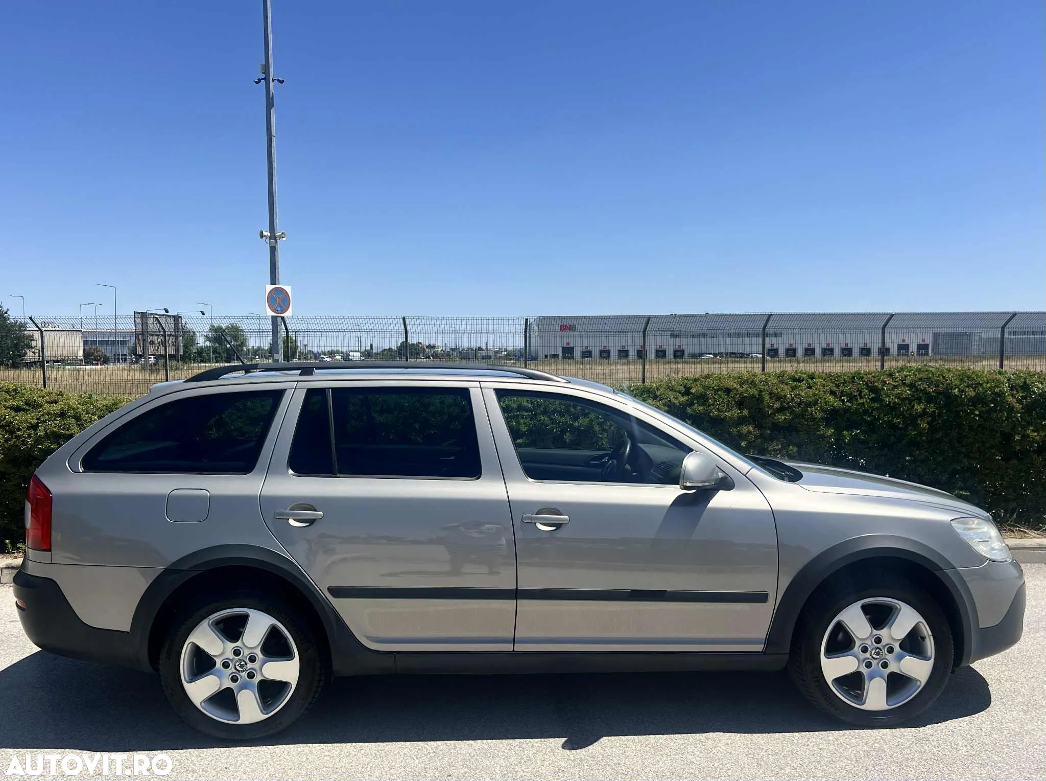 Skoda Octavia Combi 2.0 TDI 4x4 Scout - 13