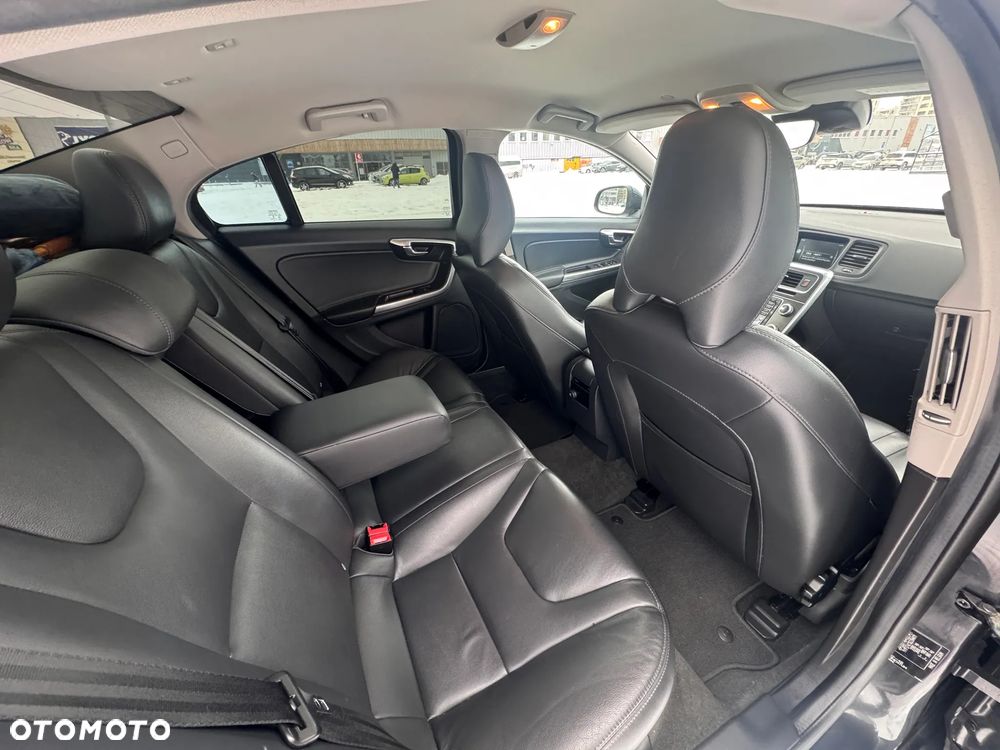 Volvo S60 D2 Momentum - 29