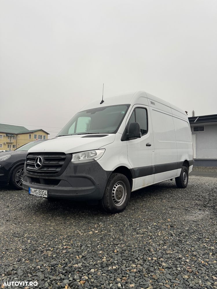 Mercedes-Benz Sprinter - 2