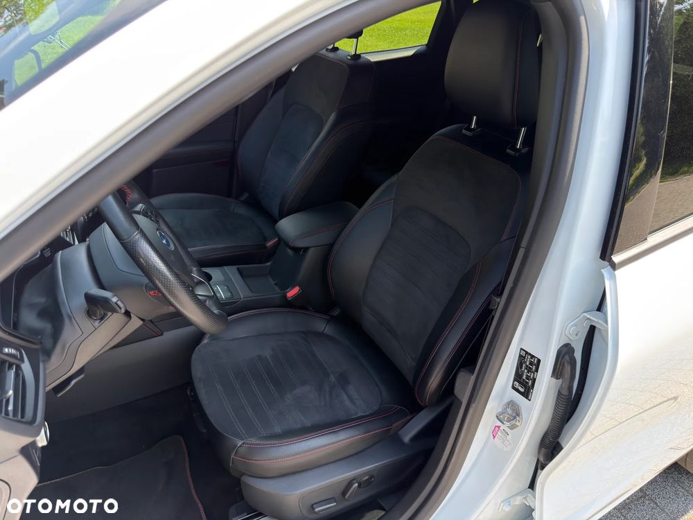 Ford Kuga 2.5 Duratec FHEV 4x4 ST-LINE X - 27