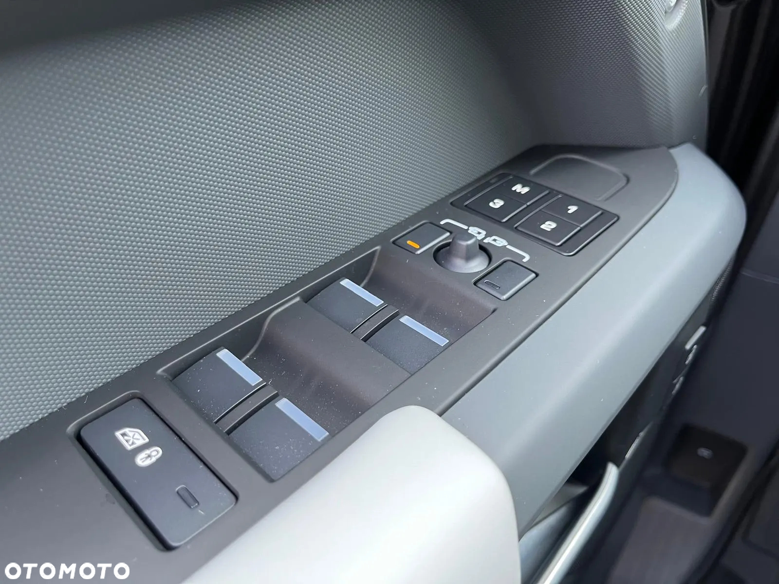 Land Rover Defender - 11