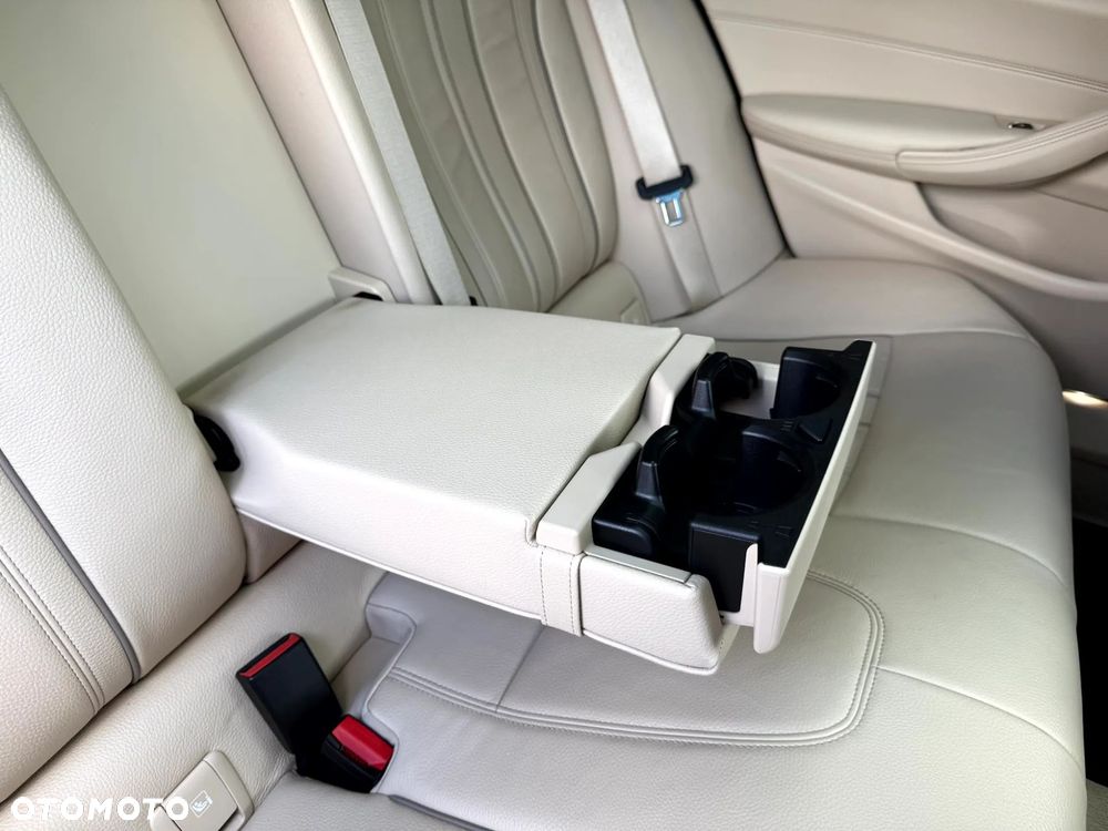 BMW Seria 5 520d xDrive Luxury Line - 26