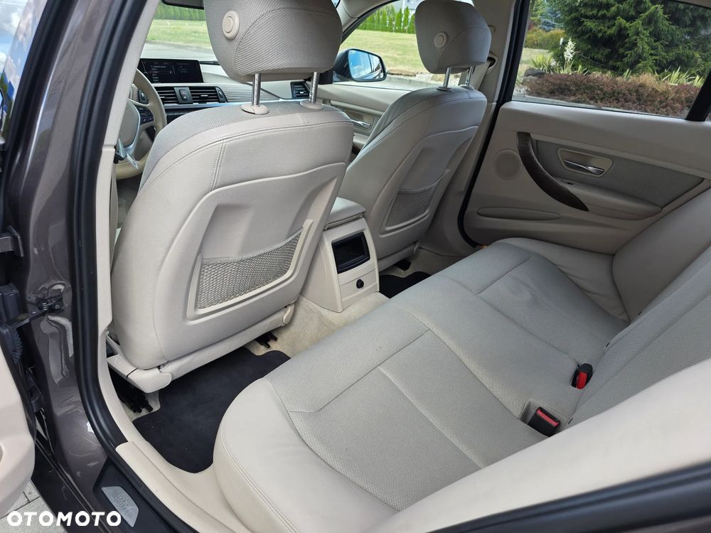 BMW Seria 3 320i Modern Line - 8