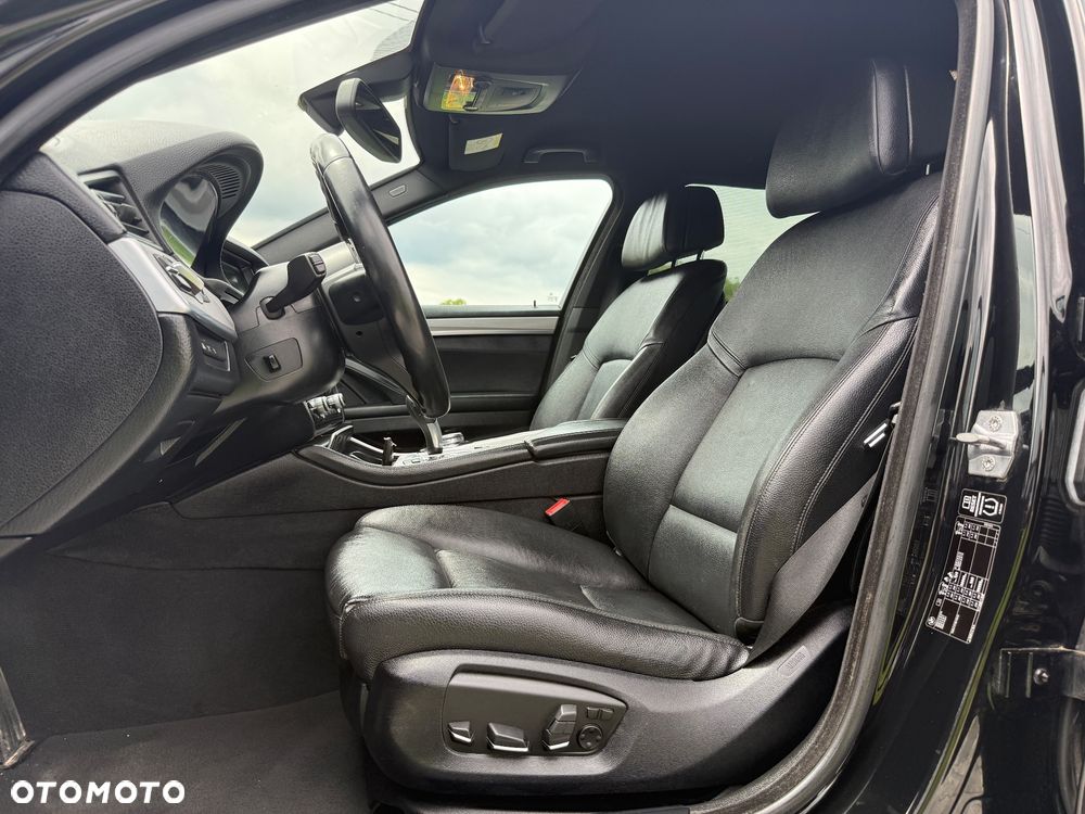 BMW Seria 5 525d Sport-Aut Luxury Line - 13